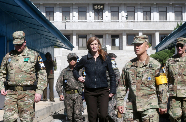 US Ambassador to the UN Samantha Power visits the truce village of Panmunjeom during her visit to South Korea on Sunday.(Yonhap)