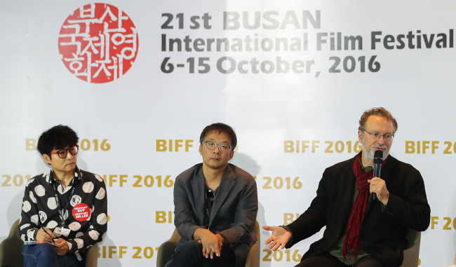 French film critic Jean-Michel Frodon (1st from right) speaks during a special forum at the 21st Busan International Film Festival on Oct. 9, 2016. (Yonhap)