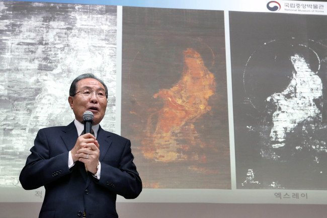 Kolmar Korea Chairman Yoon Dong-han speaks to reporters at a press conference held at the National Museum of Korea in Seoul Monday. (Yonhap)