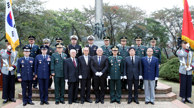 Members of the Turkish Embassy, the 55th Republic of Korea Infantry Division and the city of Yongin (Turkish Embassy)