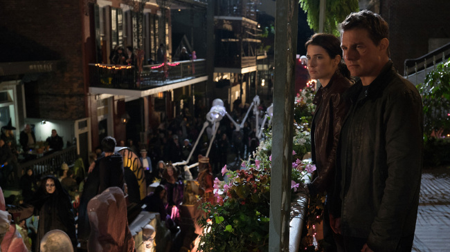 Cobie Smulders and Tom Cruise in a scene from the film “Jack Reacher: Never Go Back” (Paramount Pictures)