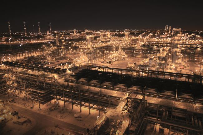 The photo shows the construction site of the gas treatment facility that Hyundai E&C built in Karan, Saudi Arabia in 2012. Hyundai E&C