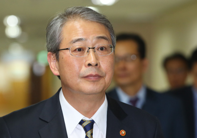 Yim Jong-yong, the nominee for deputy prime minister for economy, walks to a press briefing at the Seoul Government Complex on Wednesday. (Yonhap)