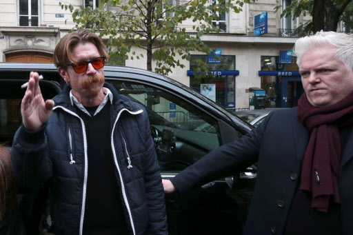 Singers Jesse Hughes (left) and Josh Homme of US rock group Eagles of Death Metal (AFP-Yonhap)