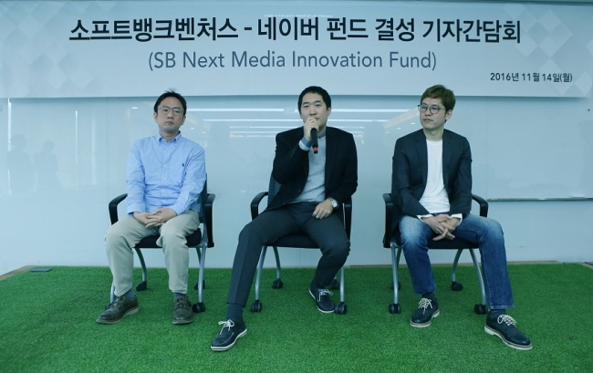 CEO of Naver’s Snow Kim Chang-wook (left), SoftBank Ventures Korea Lee Joon-pyo (center) and chief of Naver’s webtoon services division Kim Jun-koo announce the formation of the “SB Next Innovation Fund” during a press conference held Monday in Seoul (Naver)