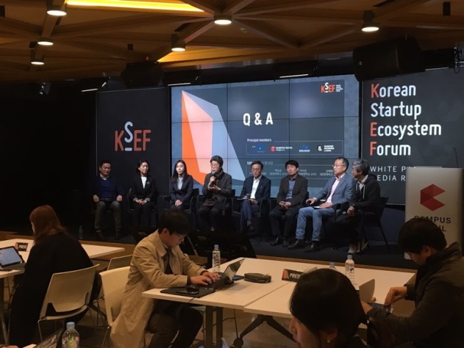 Hwang Byung-sun of Bigbang Angels (4th from left) answers a question from reporters at Campus Seoul in Gangnam-gu, Wednesday. Also pictured: Head of Google Campus Seoul Jeffrey Lim (far right). (Google)