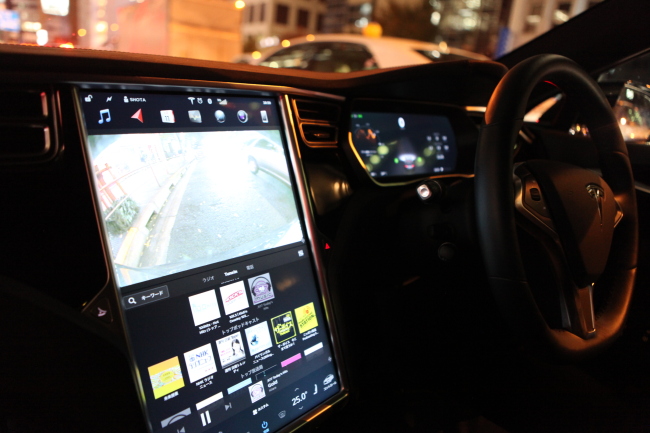Tesla Model S 90D`s center console and steering wheel Park Ga-young/The Korea Herald