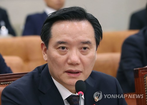 Justice Minister Kim Hyun-woong is seen speaking during a parliamentary session at the National Assembly in Seoul, Nov. 22. (Yonhap)