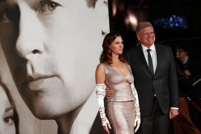 US director Robert Zemeckis (right) and his wife Alexander pose after arriving to attend the UK premiere of the film “Allied” in Leicester Square, central London. (Yonhap-AFP)