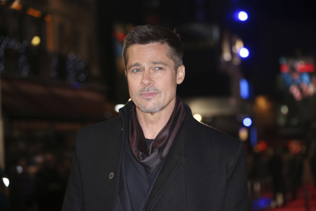 Actor Brad Pitt poses for photographers upon arrival at the premiere of the film “Allied” in London on Nov. 21, 2016. (Yonhap-AP)