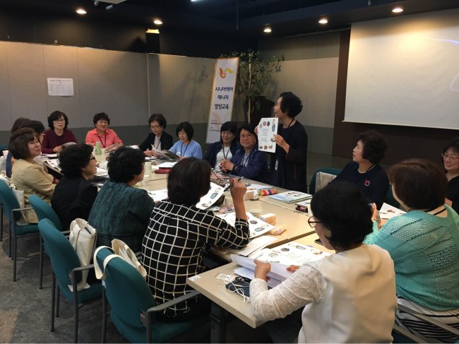 Participants in the Senior Care Manager program take a class on cognitive function therapy. (Yuhan-Kimberly)