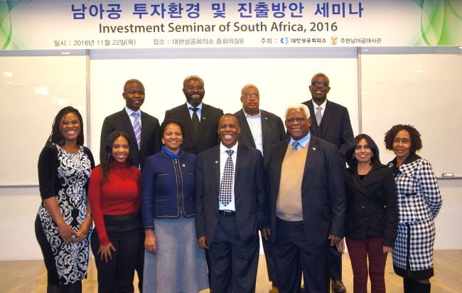 Members of the South African Embassy and business promotion agencies pose at an investment seminar titled “South Africa Open for Business” at the Korea Chamber of Commerce and Industry building in Seoul on Thursday. In the picture are South African Ambassador to Korea Nozuko Gloria Bam (front, third from left) and representatives from Limpopo and Western Cape provinces. (Joel Lee/The Korea Herald)