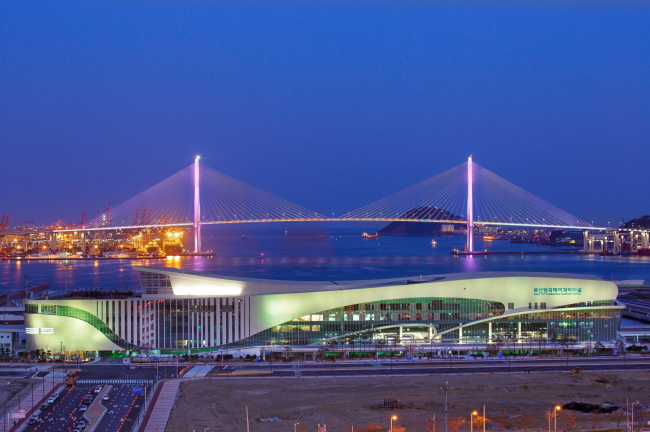 Busan Port International Passenger Terminal, located in the city’s west, has a convention center covering 8,000 square meters, which is expected to be a counterweight to MICE facilities in the east near Haeundae Beach. (Busan Tourism Organization)