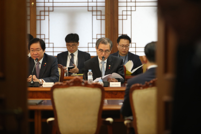 Ministers gather at the Government Complex in Seoul on Friday at an emergency meeting of head policymakers, as the National Assembly prepared to vote on the motion to impeach President Park Geun-hye. (Yonhap)