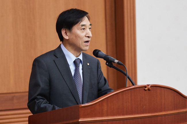 Bank of Korea Gov. Lee Ju-yeol speaks during a dinner meeting with reporters at the BOK’s head office in Seoul, Wednesday. (BOK)