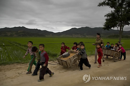 Children in a North Korean rural area. (AP-Yonhap file photo)