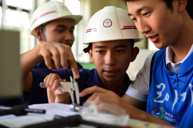 A volunteer from the Korea International Cooperation Agency teaches students at an automobile vocational training center set up by the Seoul-based grant provider in Magway, Myanmar. (KOICA)