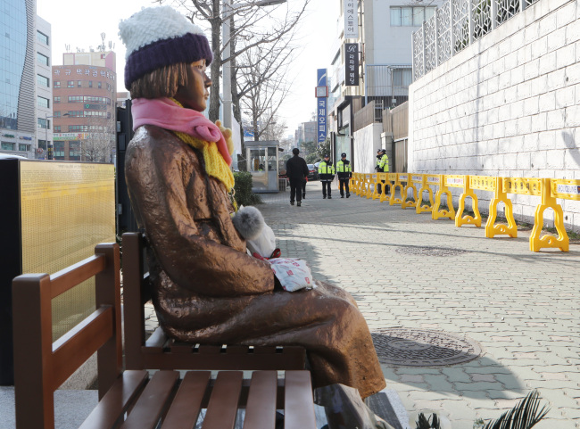 `Comfort women` statue installed near Japanese consulate in Busan (Yonhap)