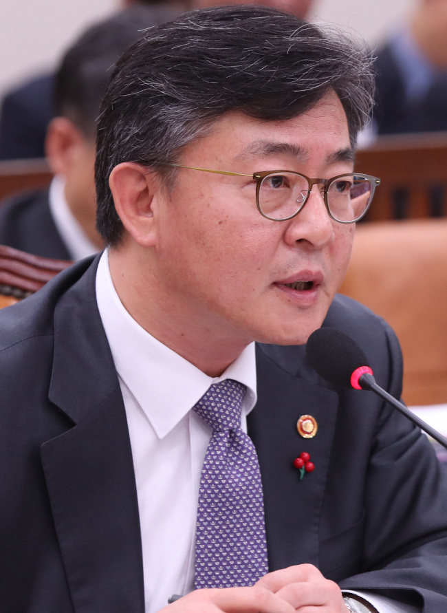 Unification Minister Hong Yong-pyo (Yonhap)