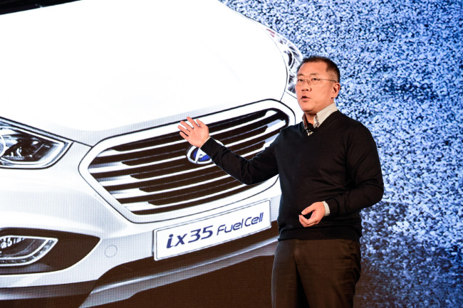 Hyundai Motor Vice Chairman Chung Eui-sun speaks at a press conference at Consumer Electronics Show in Las Vegas on Wednesday. (Hyundai Motor)