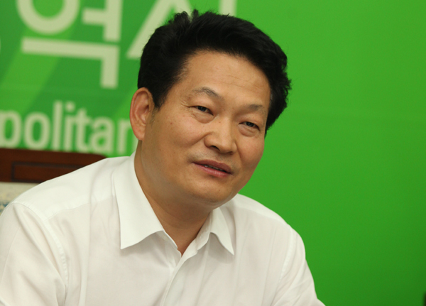 Rep. Song Young-gil of the main opposition Democratic Party of Korea