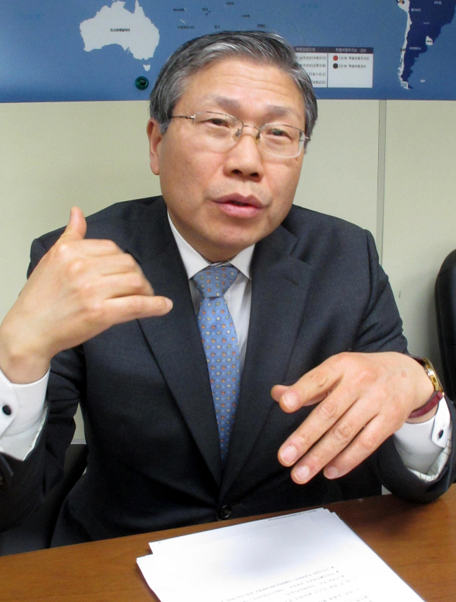 Ambassador for Overseas Koreans and Consular Affairs Han Dong-man (Yonhap)