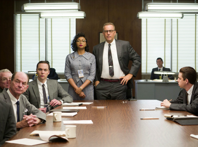 Taraji P. Henson (left) and Kevin Costner (right) in a scene from “Hidden Figures.” (AP-Yonhap)