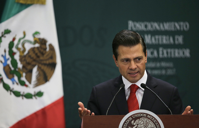 Meixcan President Enrique Pena Nieto holds a press conference in the presidential palace in Mexico City speaking about his foreign policy plans for the future (Yonhap)