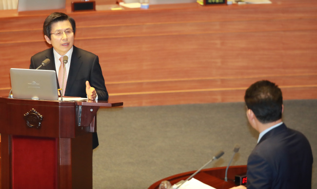 Acting President and Prime Minister Hwang Kyo-ahn (Yonhap)