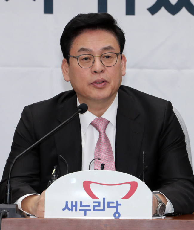 Rep. Chung Woo-taik, floor leader of ruling conservative Saenuri Party speaks to journalists after party meeting at the National Assembly in Seoul on Monday. (Yonhap)