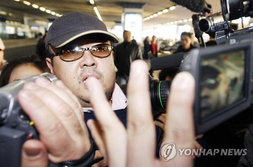 Kim Jong-nam, the elder half-brother of North Korean leader Kim Jong-un, is surrounded by reporters at a Beijing airport on Feb. 11, 2007, in this photo released by The Associated Press. (Yonhap)