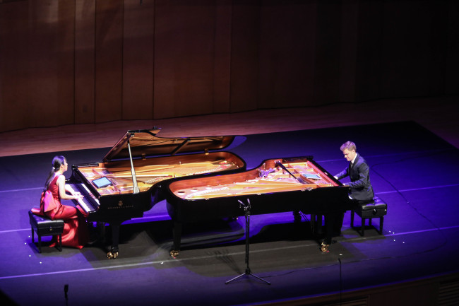 Pianists Elizabeth Joy Roe (left) and Greg Anderson of the Anderson & Roe Piano Duo perform at Alpensia Concert Hall in Pyeongchang, Gangwon Province, Wednesday. (PyeongChang Winter Music Festival)