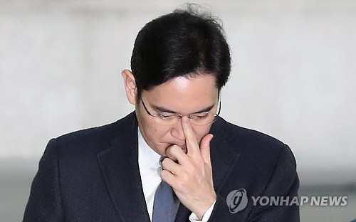 Lee Jae-yong, vice chairman of Samsung Electronics Co., enters the independent counsel's office in Seoul on Feb. 16, 2017. (Yonhap)