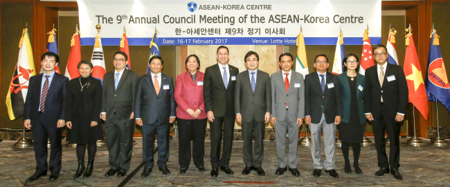 Diplomatic representatives of the Association of Southeast Asian Nations and Korea pose for a photograph following the annual council meeting of the ASEAN-Korea Center in Seoul on Thursday. (ASEAN-Korea Center)