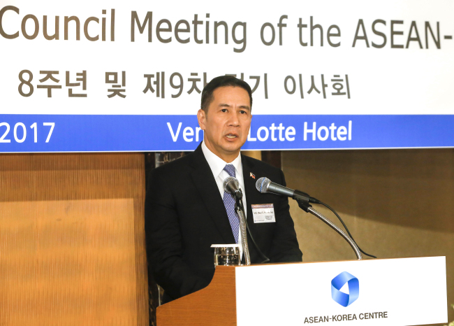 Philippine Ambassador to Korea Raul S. Hernandez (ASEAN-Korea Center)