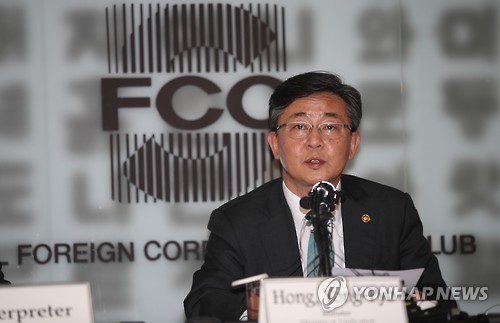 Unification Minister Hong Yong-pyo