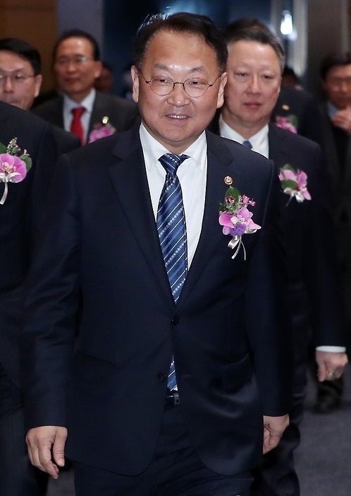 Finance Minister Yoo Il-ho attends a ceremony to mark Taxpayer's Day in Seoul on March 3, 2017. (Yonhap)