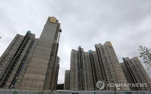 Apartments under construction in Korea (Yonhap)