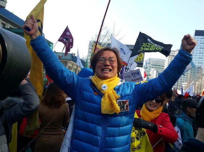 Anti-Park protesters rejoice (The Korea Herald)