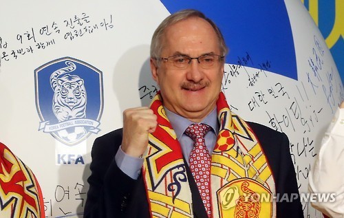 South Korea men's football coach Uli Stielike poses for a photo ahead of press conference in Seoul on March 13, 2017. (Yonhap)