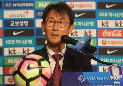 South Korean national women's football head coach Yoon Duk-yeo speaks at a press conference in Seoul on March 13, 2017. (Yonhap)