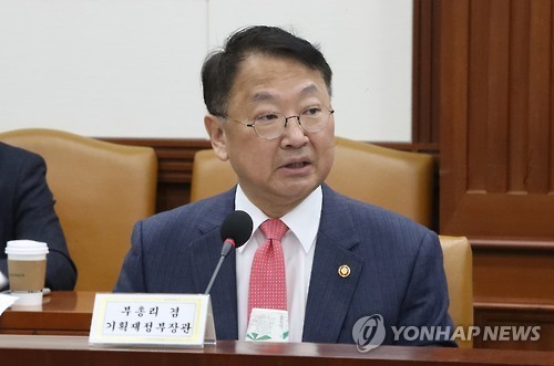 Finance Minister Yoo Il-ho (Yonhap)