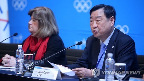Lee Hee-beom (R), president of the organizing committee for the 2018 PyeongChang Winter Olympics, speaks during a press conference following meetings with the International Olympic Committee's Coordination Commission, chaired by Gunilla Lindberg (L), on March 15. (Yonhap)