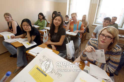 This undated file photo shows a Korean language class under way at the Korean Education Center in Vladivostok, Russia. (Yonhap)