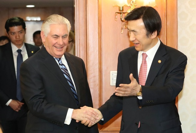 South Korean Foreign Minister Yun Byung-se (right) greets US Secretary of State Rex Tillerson before having talks in Seoul on Friday.(Yonhap)
