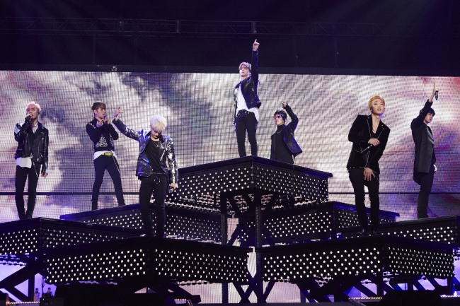 iKON performs at the Japan Yokohama Arena concert on Monday. (YG Entertainment)