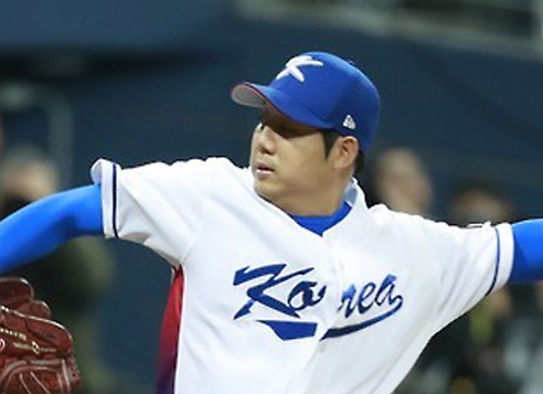 In this file photo taken on March 6, 2017, Chang Won-jun of South Korea delivers a pitch against Israel in their World Baseball Classic game at Gocheok Sky Dome in Seoul. Chang is back with his Korea Baseball Organization club, Doosan Bears. (Yonhap)