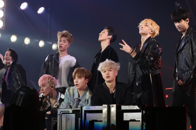 caption:iKon performs during the Tokyo Girls Collection 2017 Spring/Summer held Saturday in Tokyo. (YG Entertainment)