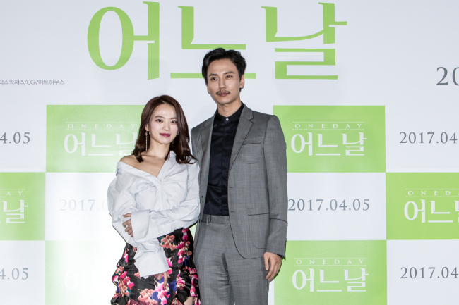 Chun Woo-hee (left) and Kim Nam-gil attend a press conference for the film “Oneday” on Thursday at CGV Wangsimni, Seoul. (Sister PR)