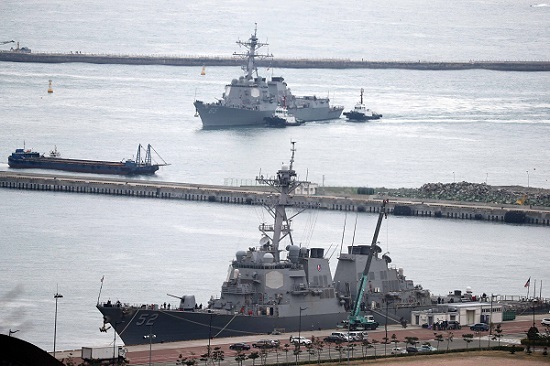 South Korean warships stage an anti-submarine drill in this undated file photo. (Yonhap)